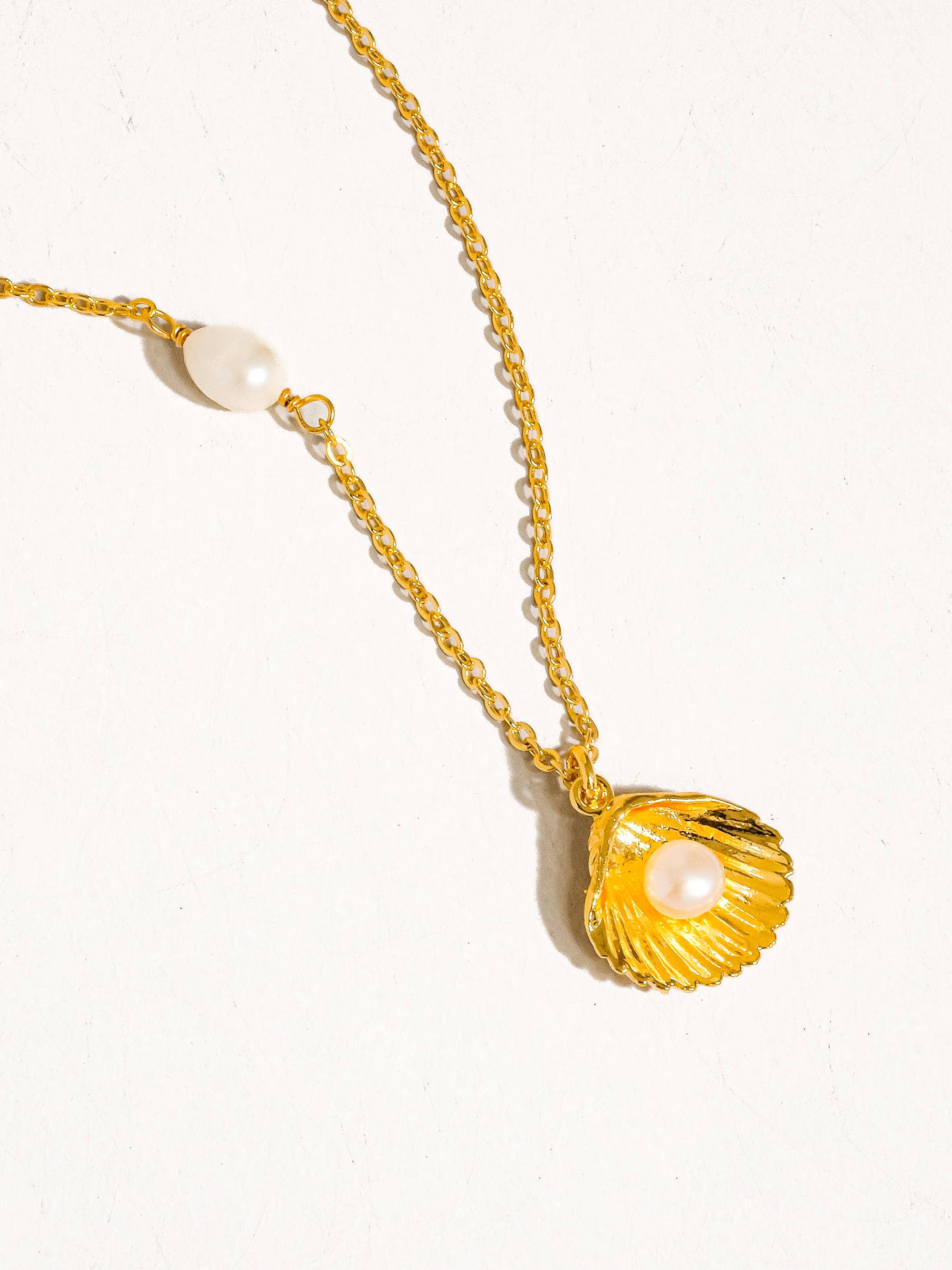 Flânerie by MAIQ - Daphne 18K Gold Pearl Shell Necklace