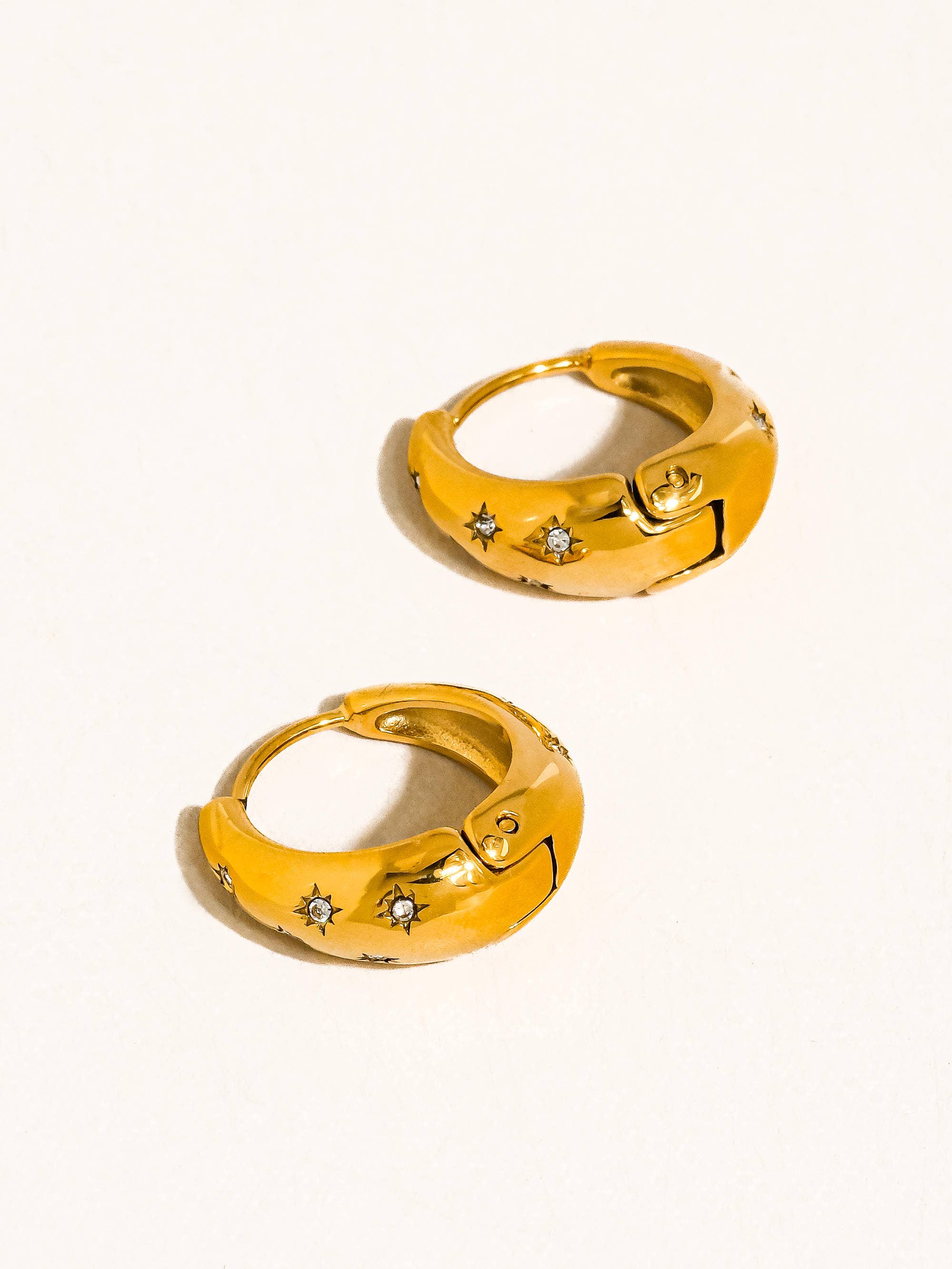 Flânerie by MAIQ - Solira 18K Gold Non-Tarnish Star Hoop Earring