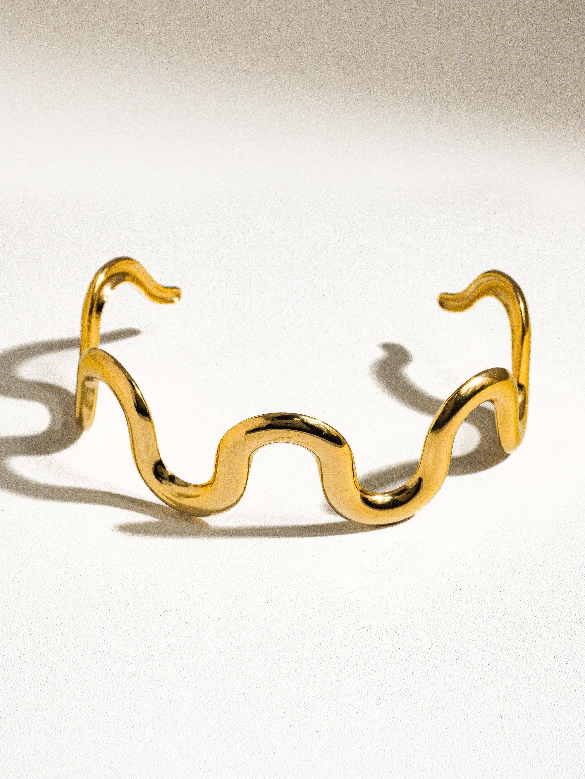 Flânerie by MAIQ - Félix 18K Gold Non-Tarnish Wavy Bold Statement Bracelet