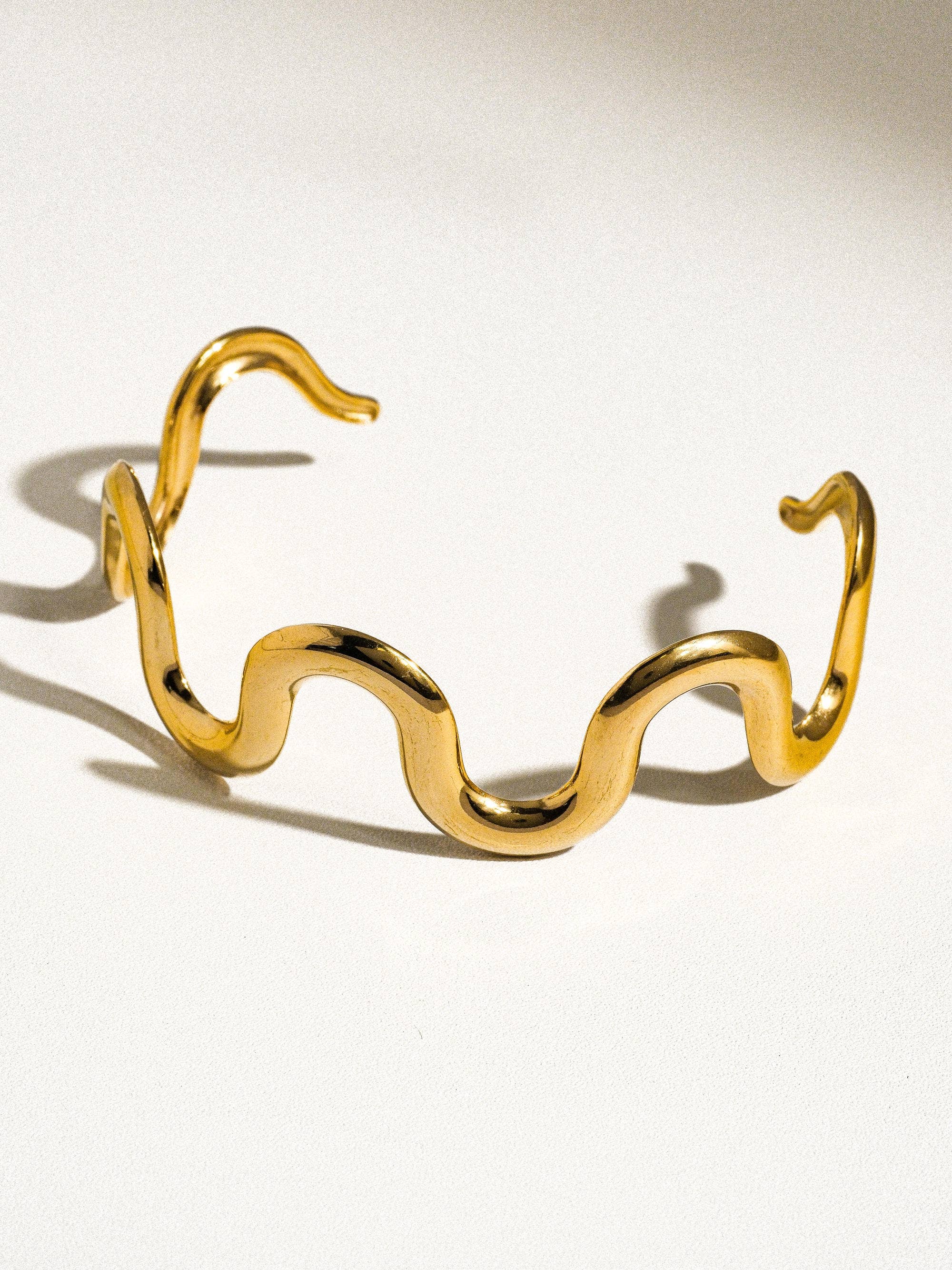 Flânerie by MAIQ - Félix 18K Gold Non-Tarnish Wavy Bold Statement Bracelet