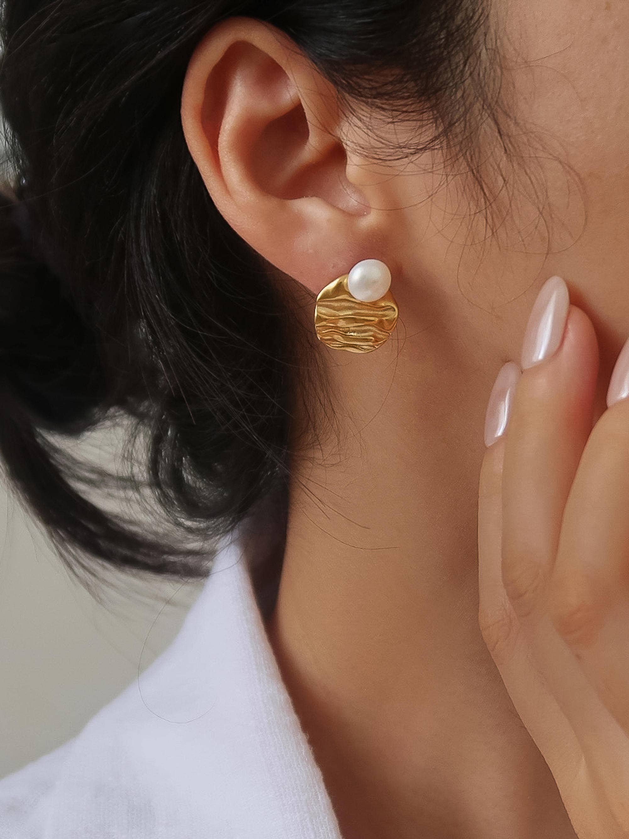 Flânerie by MAIQ - Laurelle 18K Gold Non-Tarnish Textured Pearl Stud Earrings