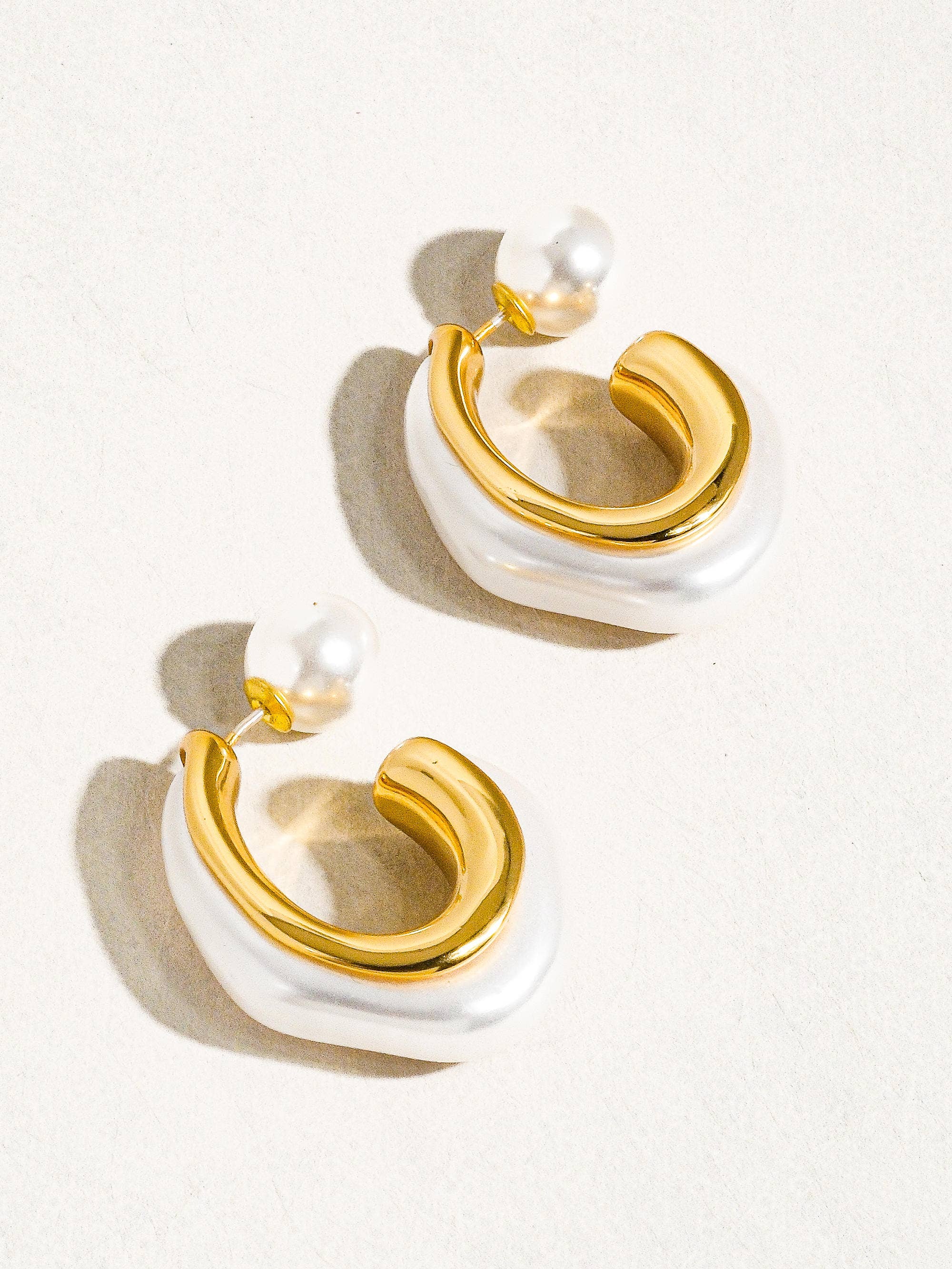 Flânerie by MAIQ - Kinsley 18K Gold Classic Pearl C Hoop Earring