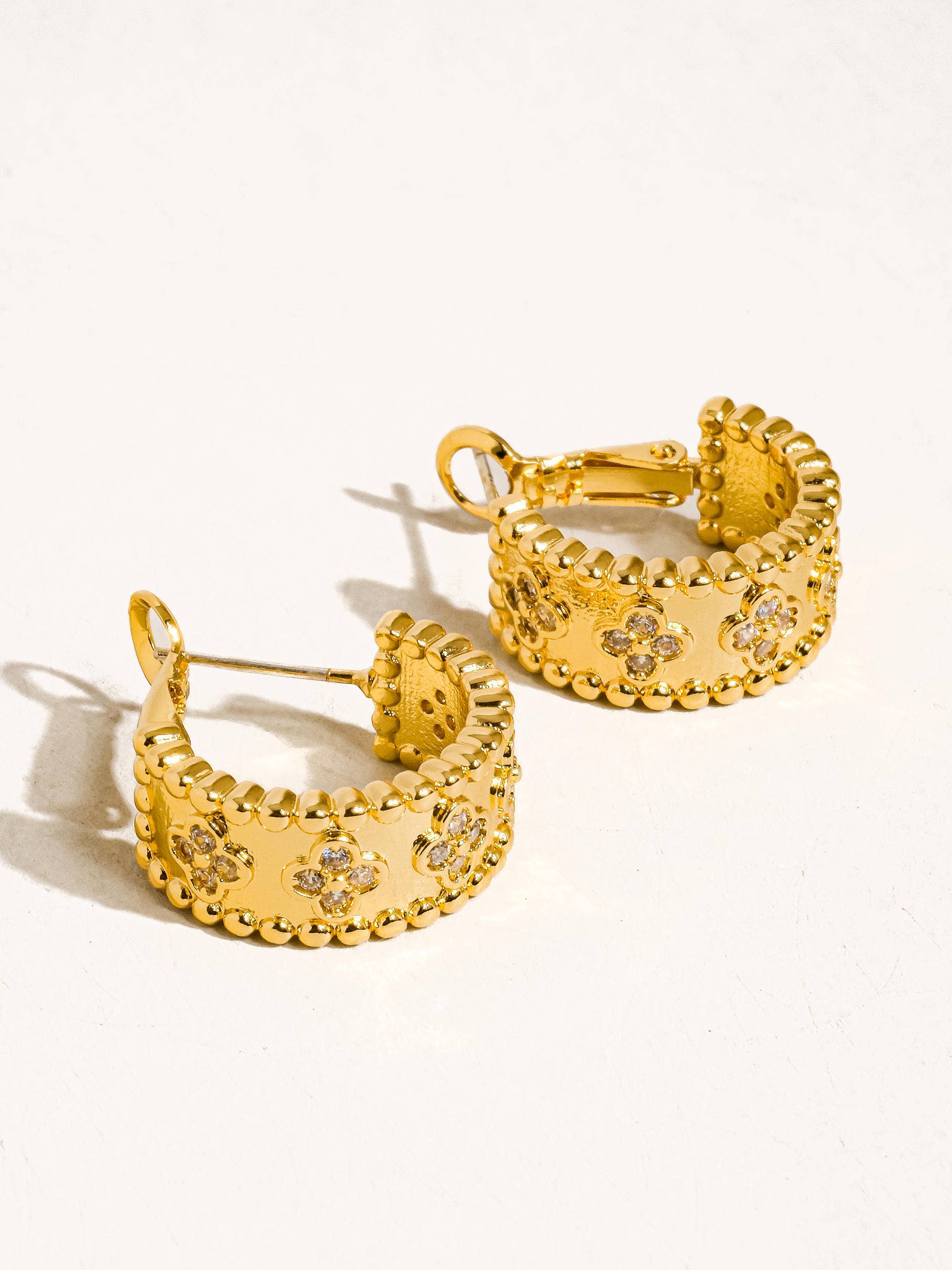 Flânerie by MAIQ - Ismaël 18K Gold Vintage Floral Hoop Earring