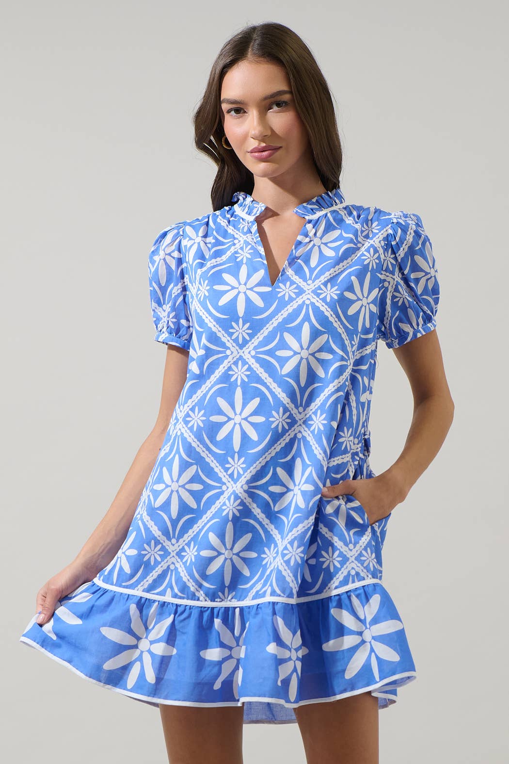 Sugarlips - Alexie Floral Susi Shift Mini Dress