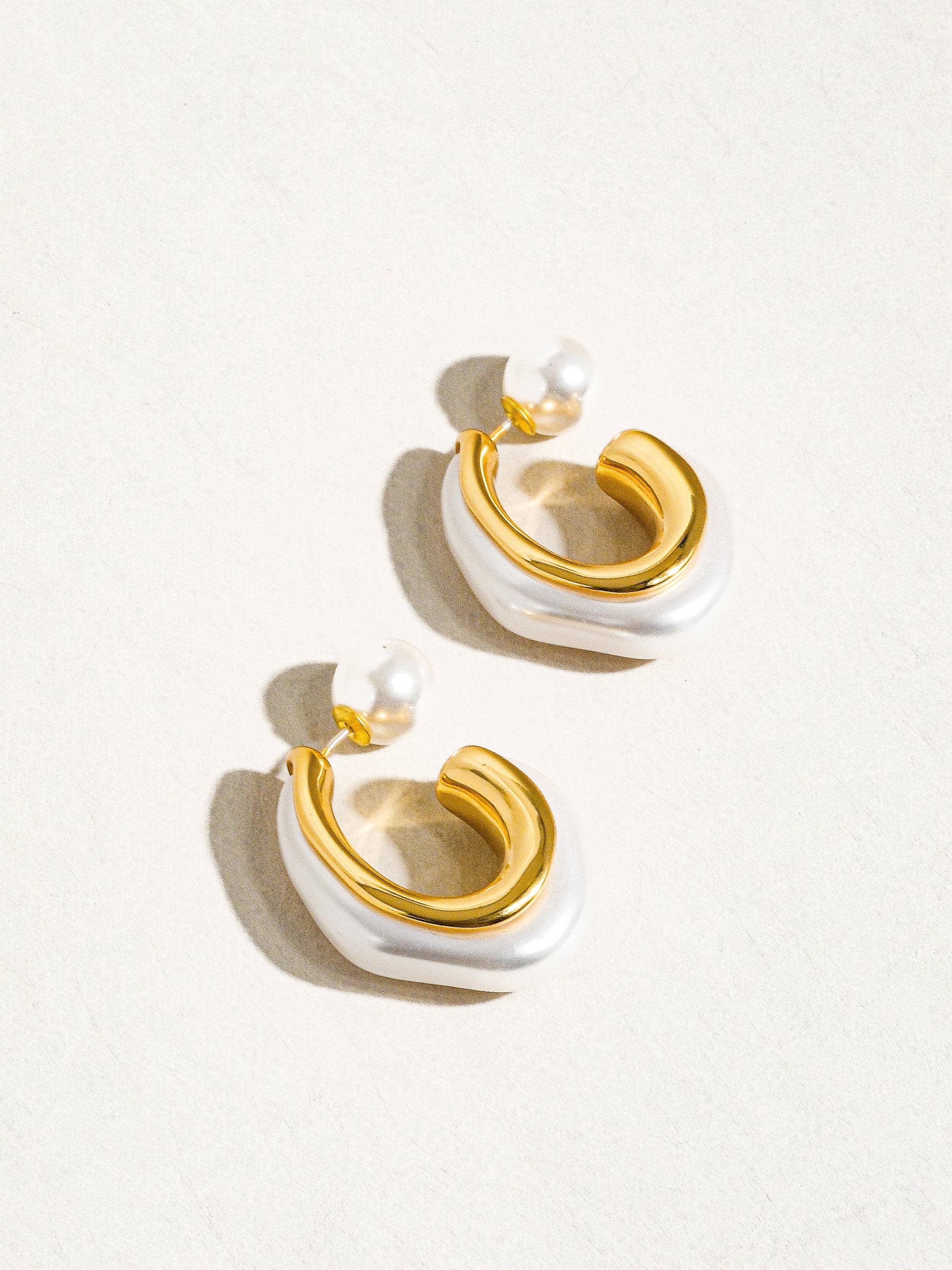 Flânerie by MAIQ - Kinsley 18K Gold Classic Pearl C Hoop Earring