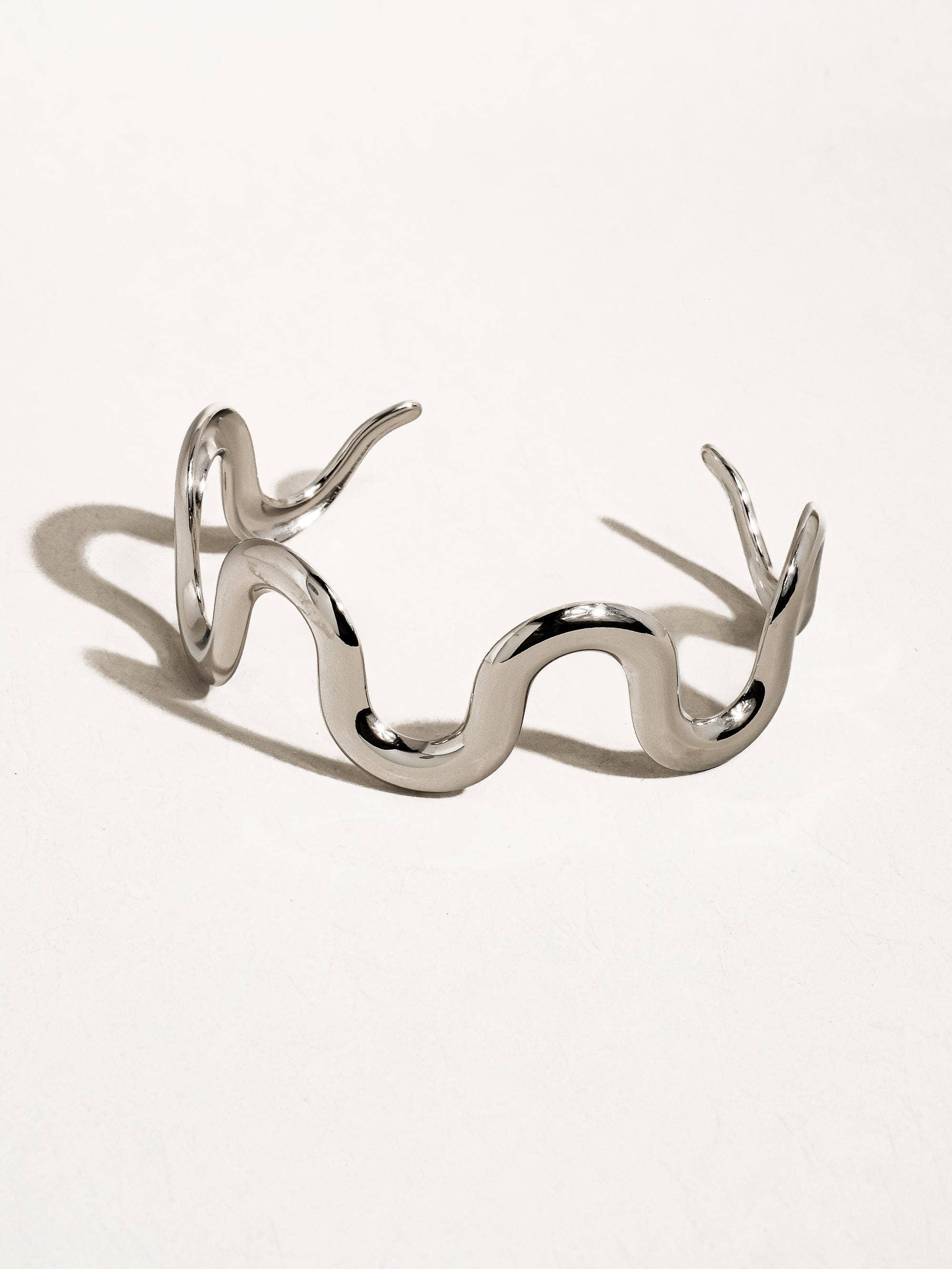 Flânerie by MAIQ - Félix 18K Gold Non-Tarnish Wavy Bold Statement Bracelet