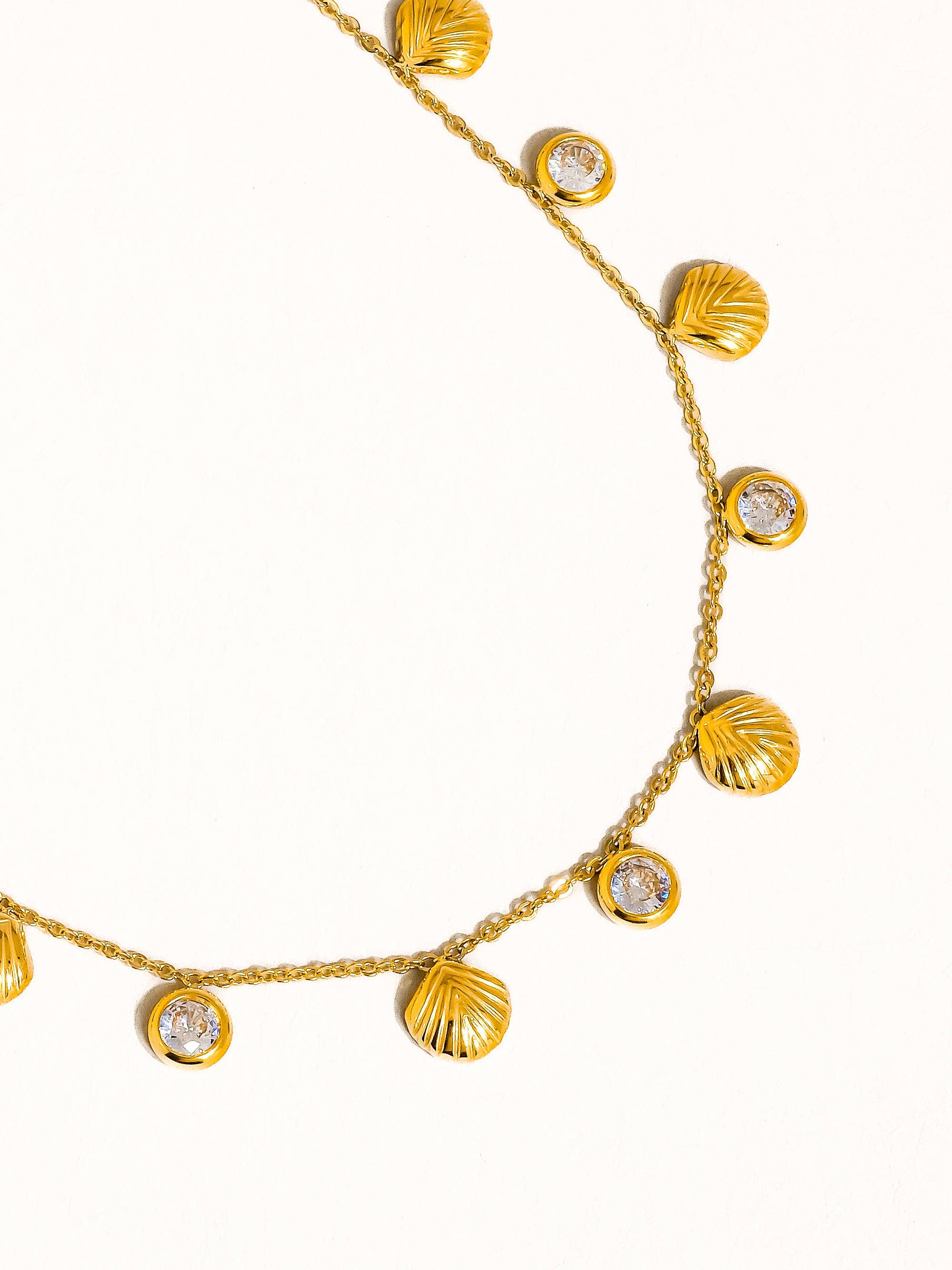 Flânerie by MAIQ - Sylvain 18K Gold Non-Tarnish CZ Shell Charm Necklace