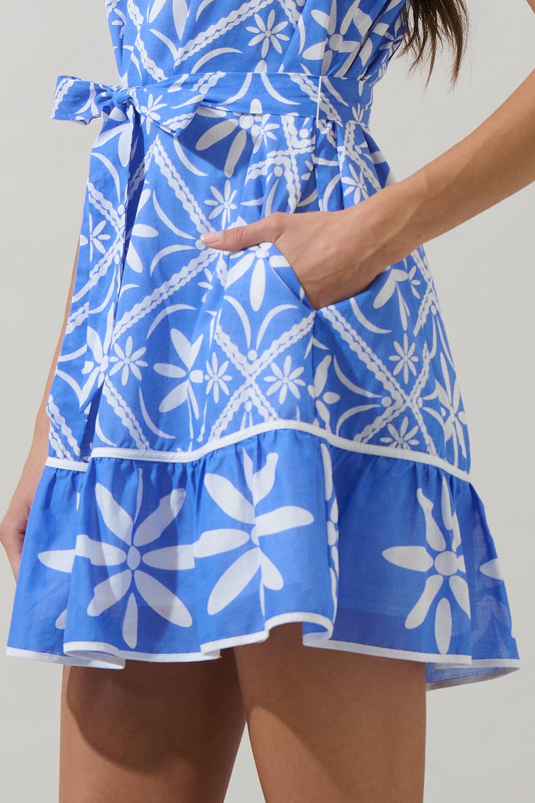 Sugarlips - Alexie Floral Susi Shift Mini Dress