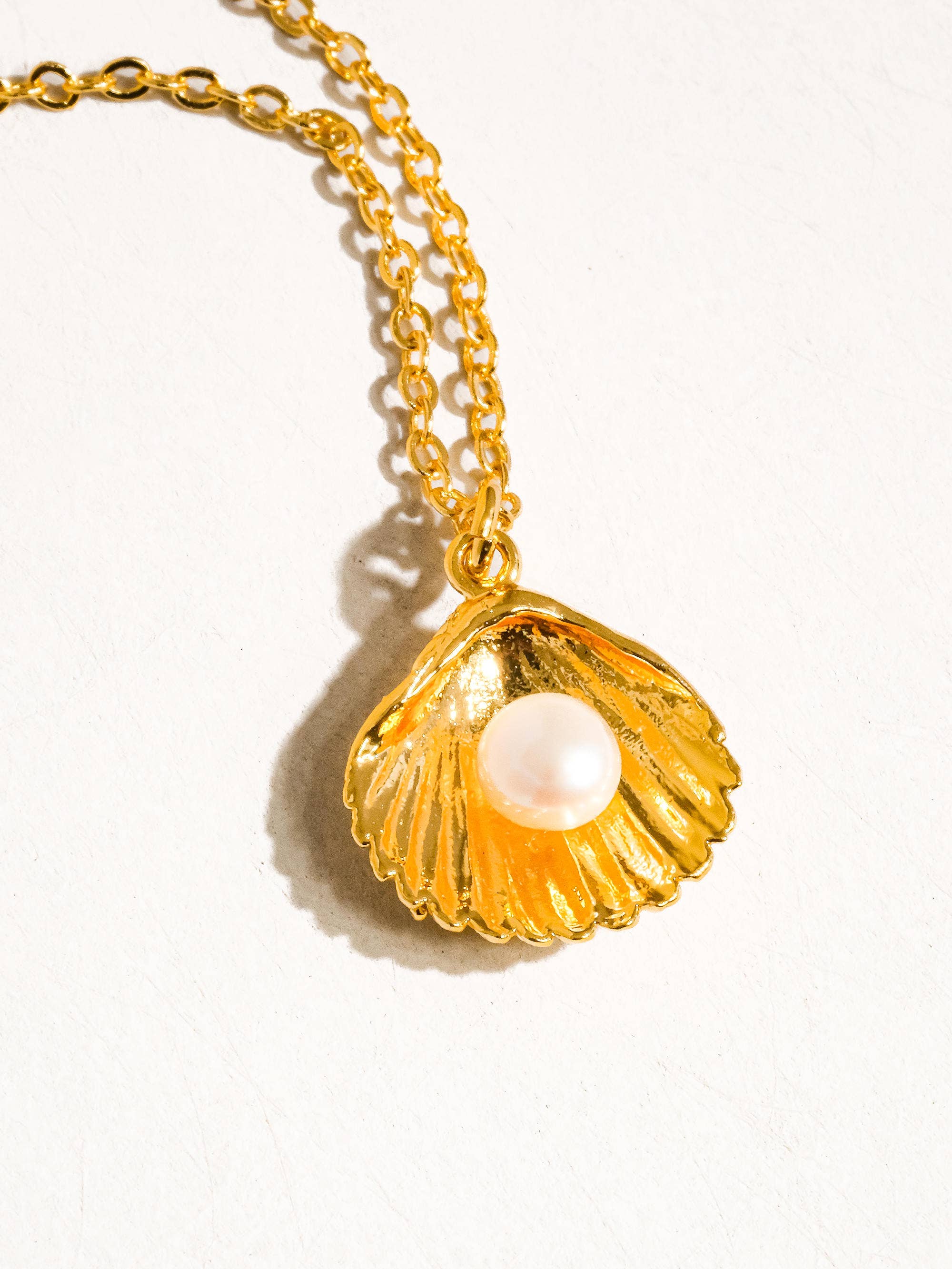 Flânerie by MAIQ - Daphne 18K Gold Pearl Shell Necklace