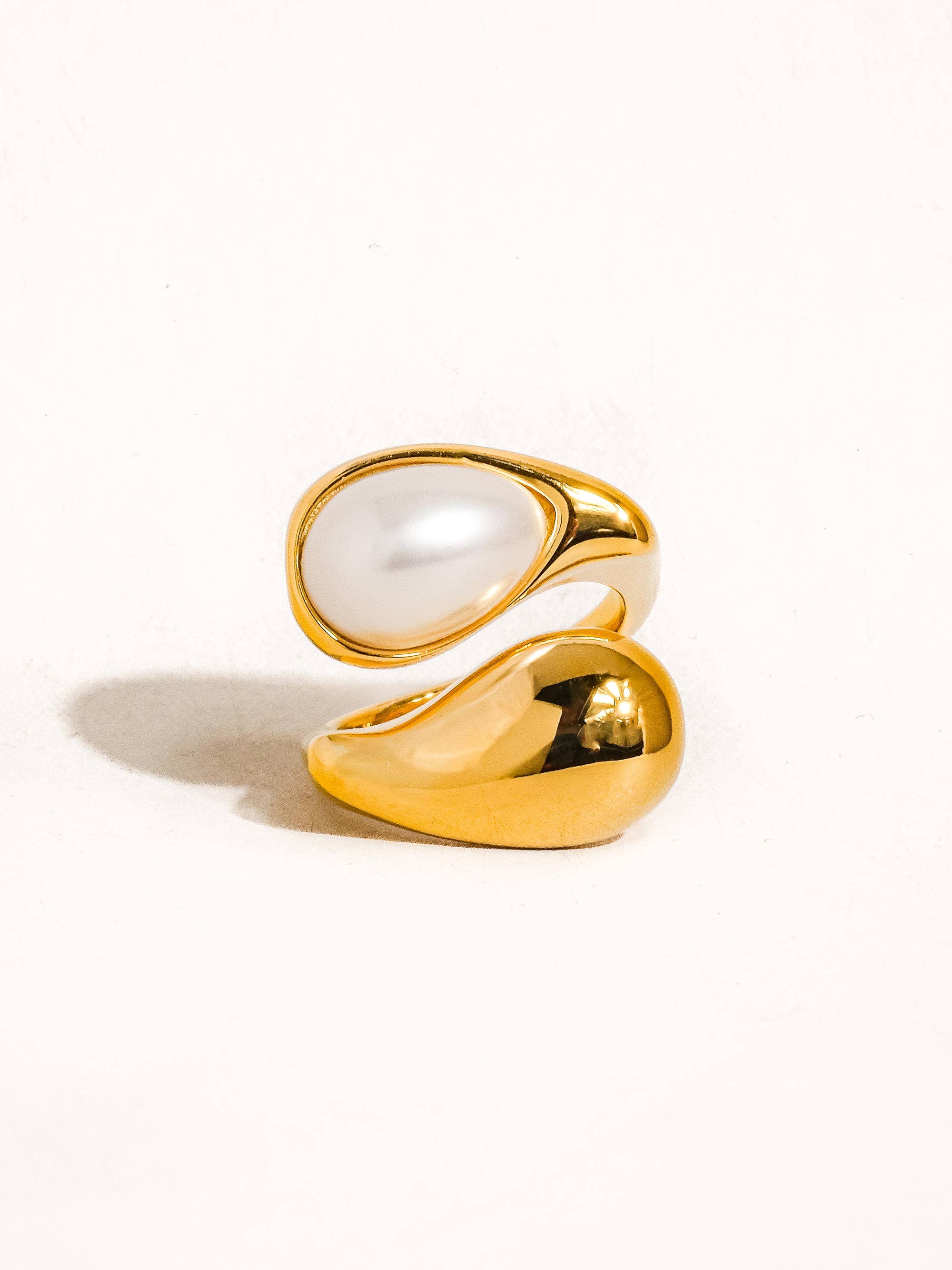 Flânerie by MAIQ - Sloan 18K Gold Non-Tarnish Pearl Wavy Ring