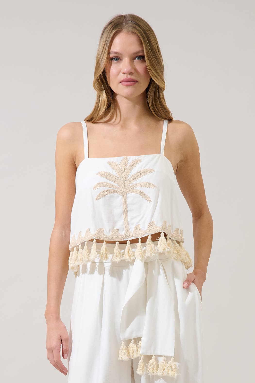 Sugarlips - Biela Palm Tassel Trim Crop Top