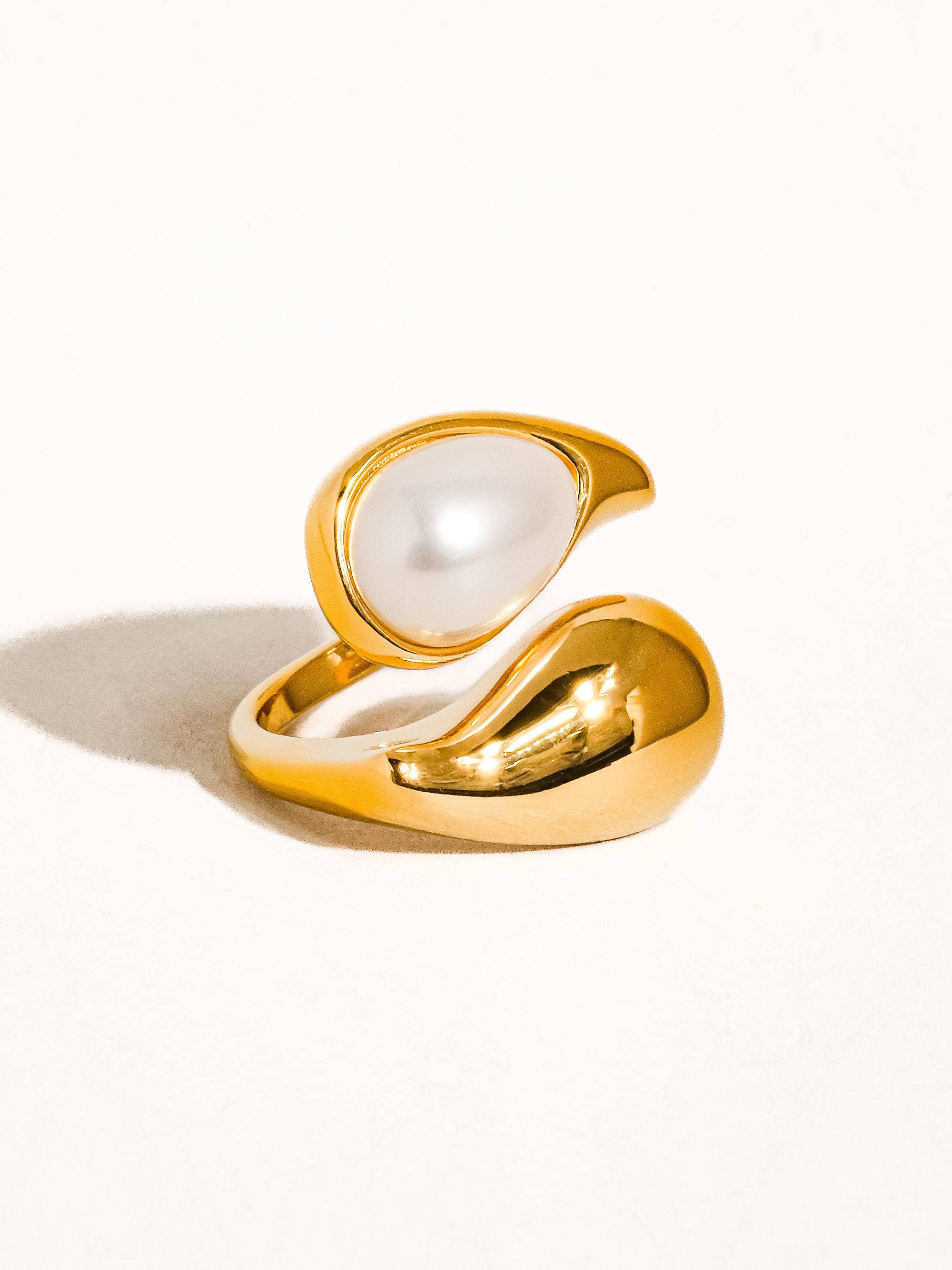 Flânerie by MAIQ - Sloan 18K Gold Non-Tarnish Pearl Wavy Ring