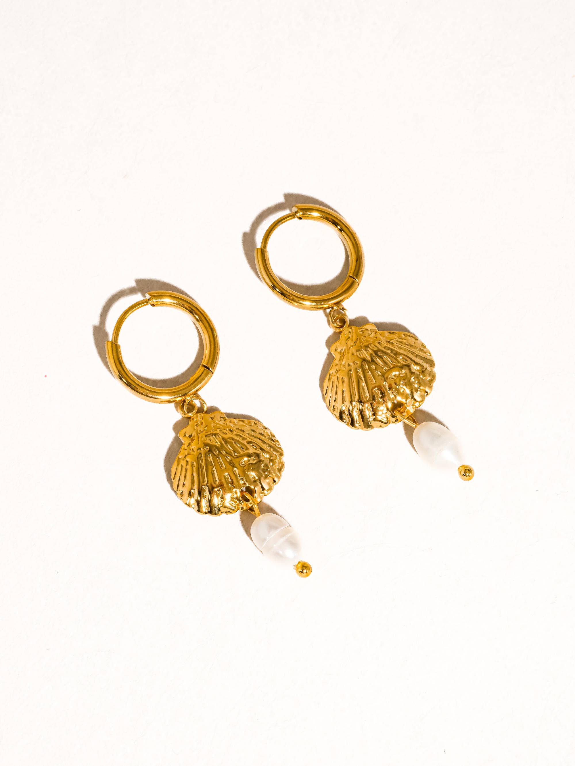 Flânerie by MAIQ - Audace 18K Gold Non-Tarnish Seashell Pearl Drop Earring