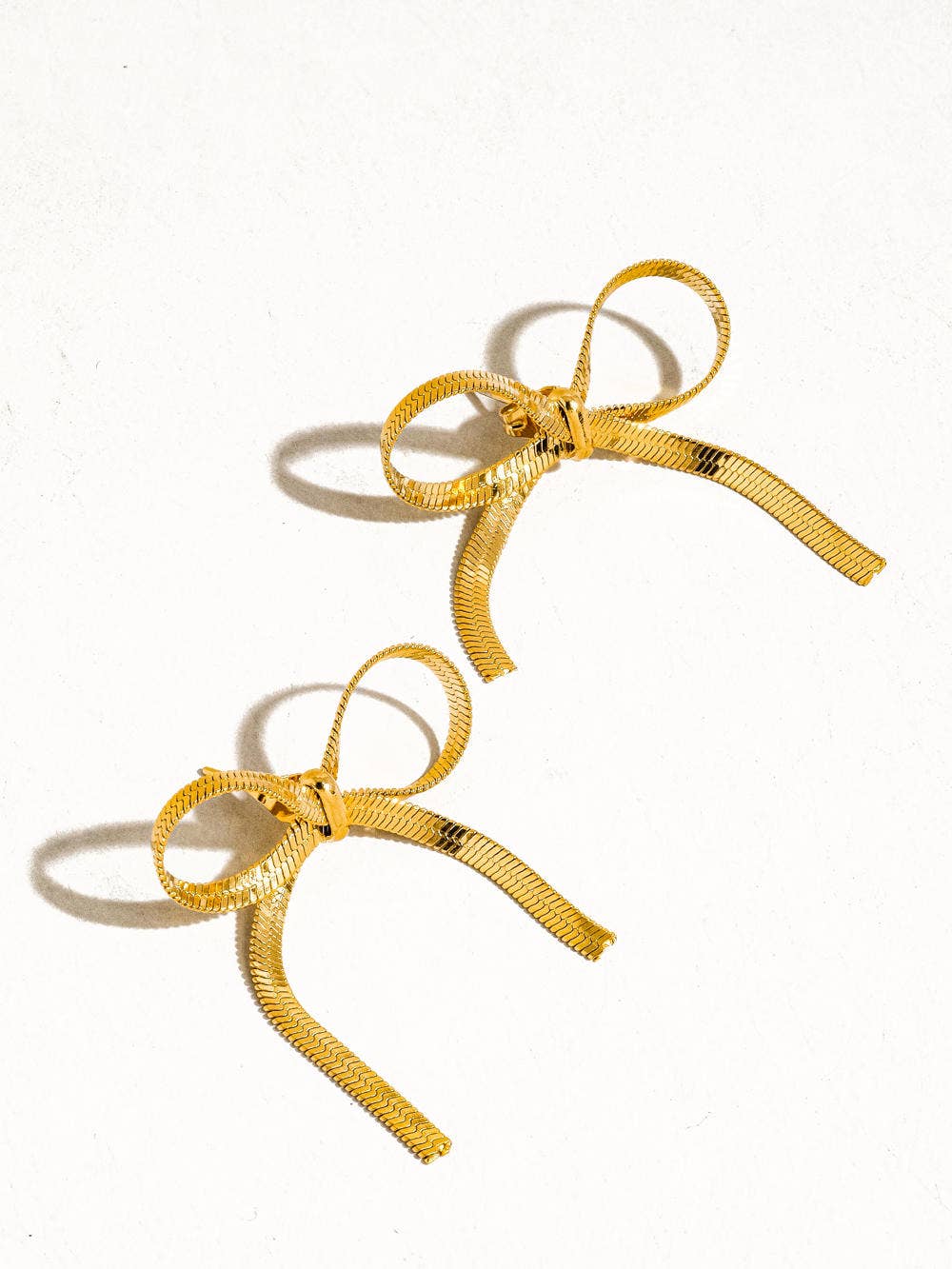 Flânerie by MAIQ - Winona 18K Non-Tarnish Flat Bow Chain Studs