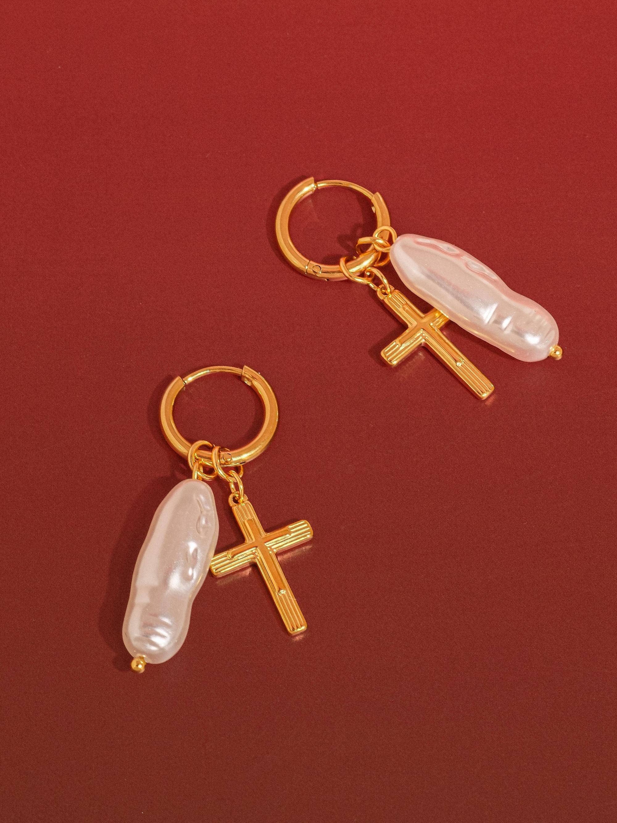 Flânerie by MAIQ - Bréline 18K Gold Non-Tarnish Cross Pearl Drop Earrings