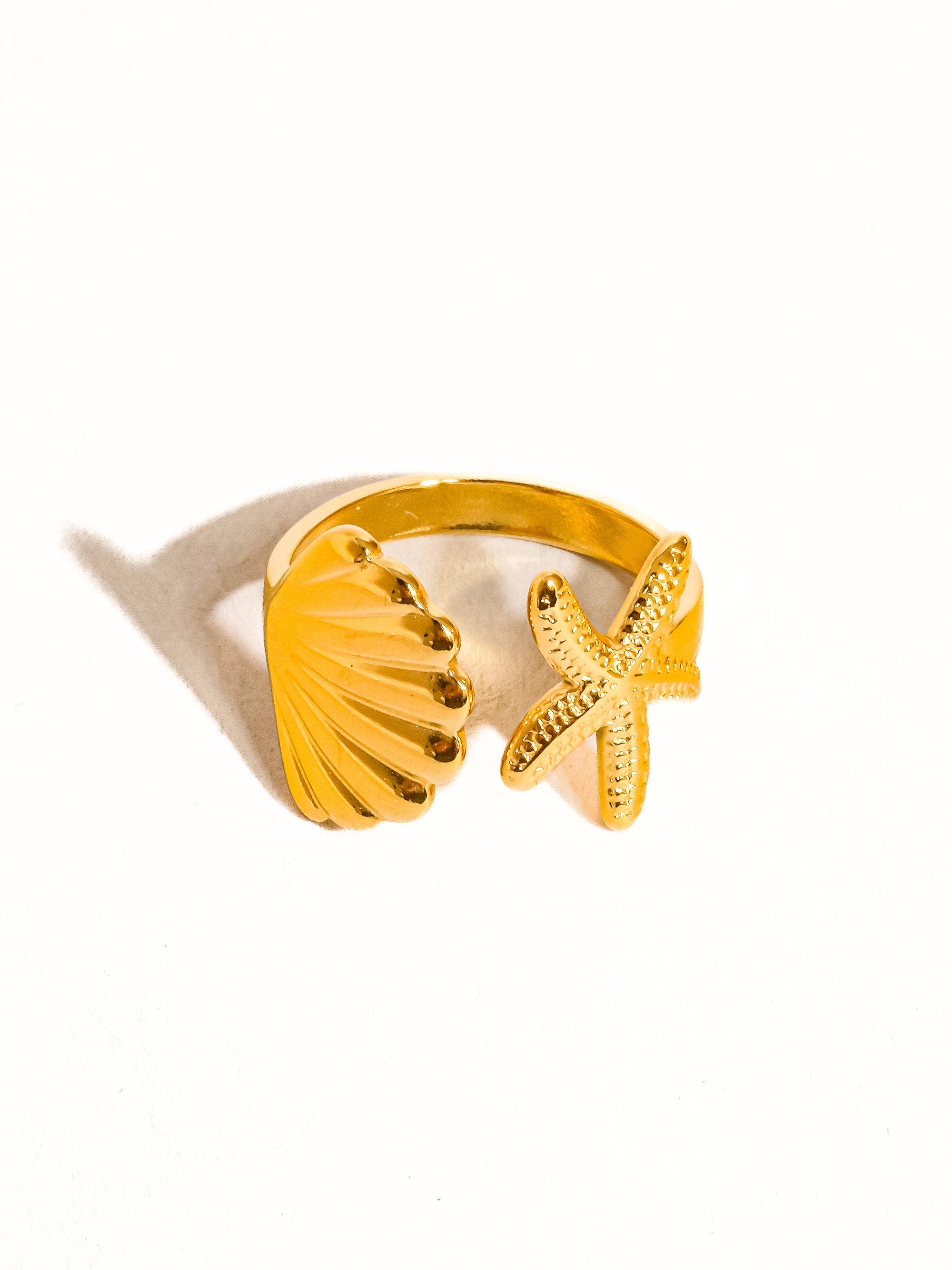 Flânerie by MAIQ - Étoilé 18K Gold Non-Tarnish Star and Shell Ring