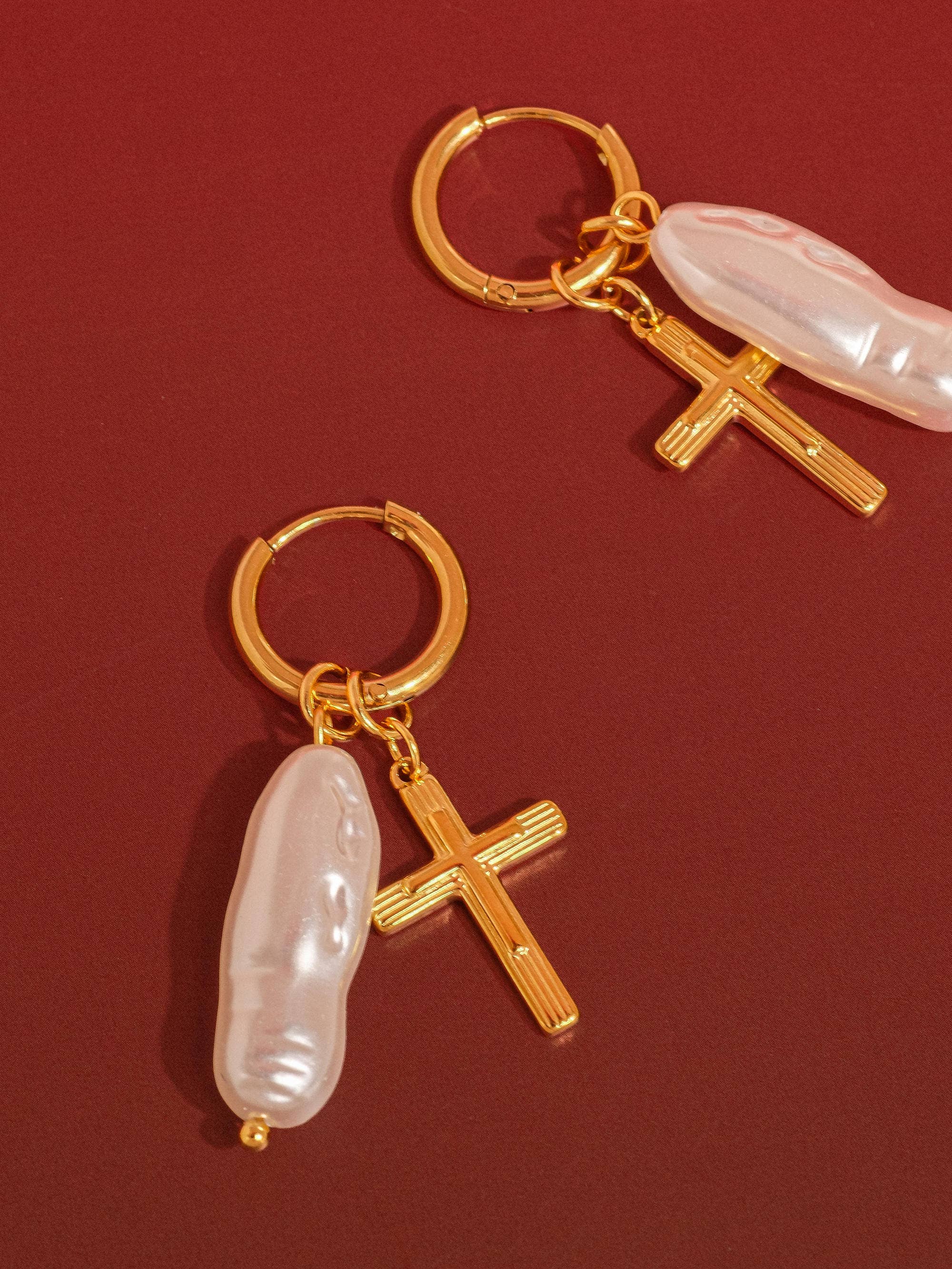 Flânerie by MAIQ - Bréline 18K Gold Non-Tarnish Cross Pearl Drop Earrings