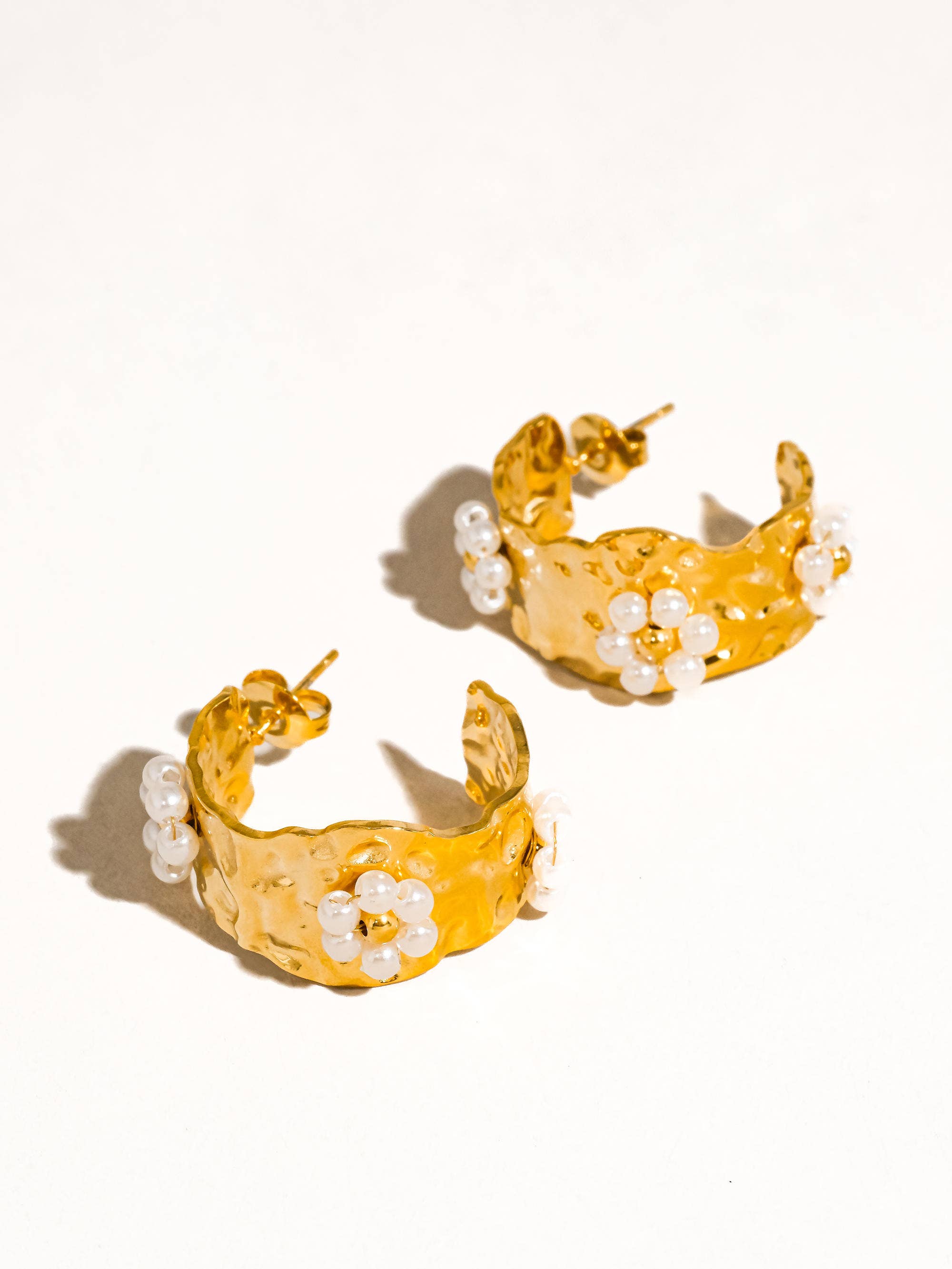 Flânerie by MAIQ - Charme 18K Gold Non-Tarnish Vintage Floral Hoop Earring