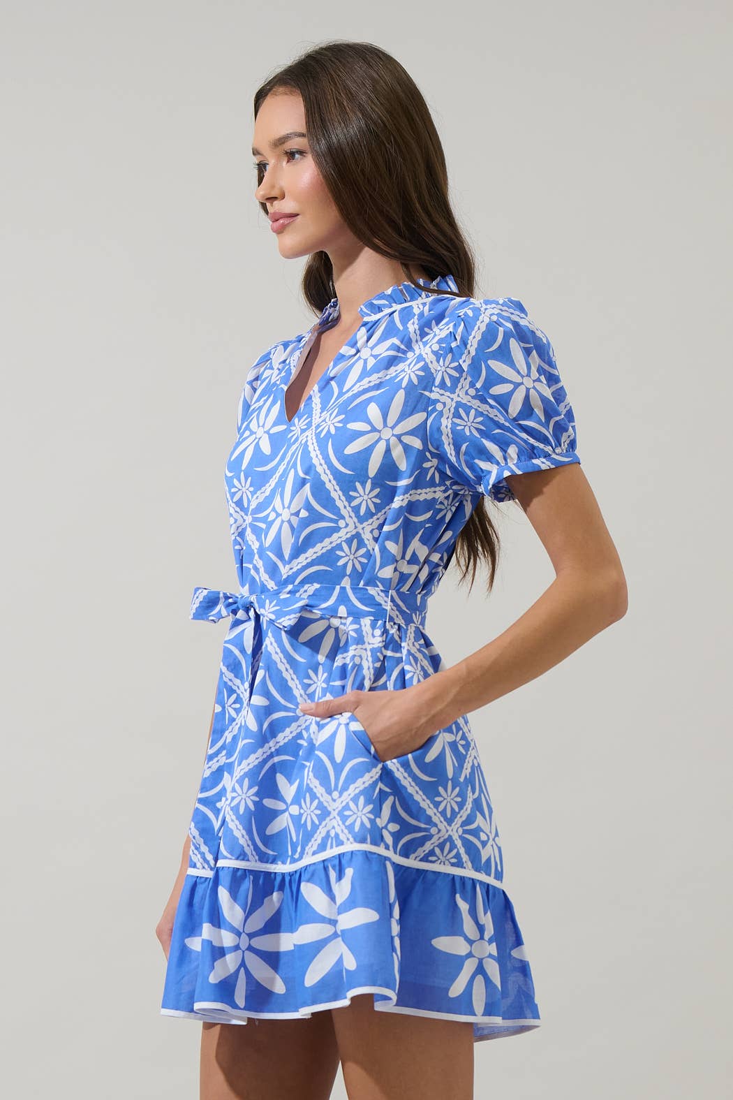 Sugarlips - Alexie Floral Susi Shift Mini Dress