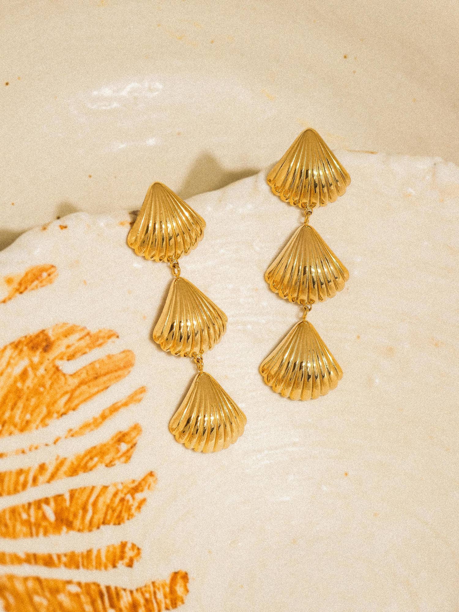 Flânerie by MAIQ - Lydie 18K Gold Non-Tarnish Layered Shell Drop Earring