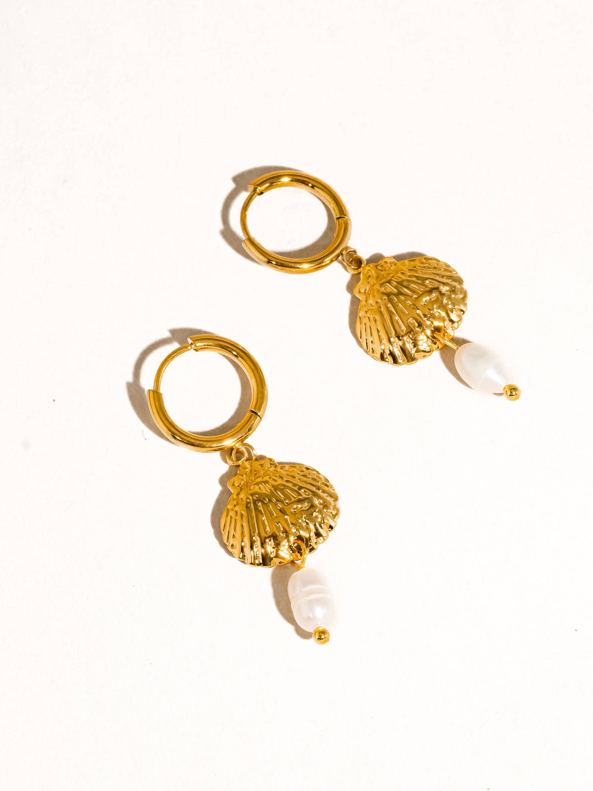 Flânerie by MAIQ - Audace 18K Gold Non-Tarnish Seashell Pearl Drop Earring