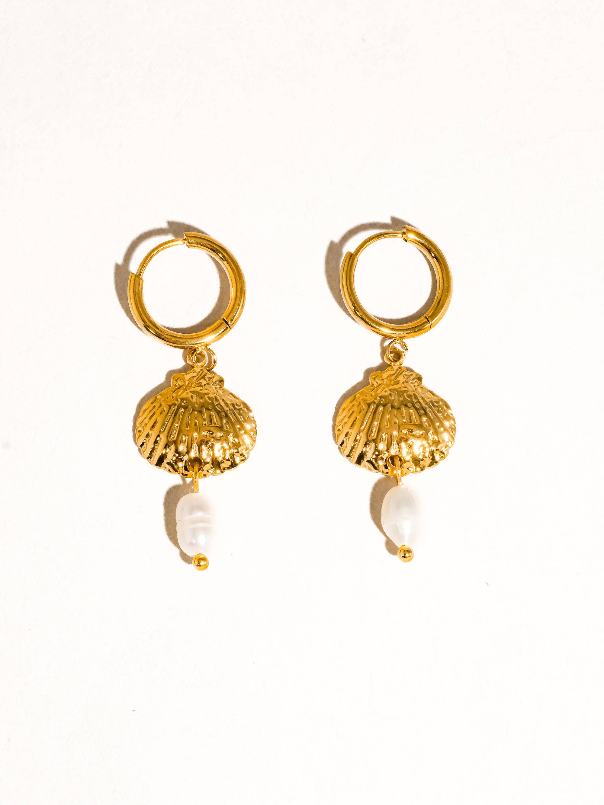Flânerie by MAIQ - Audace 18K Gold Non-Tarnish Seashell Pearl Drop Earring