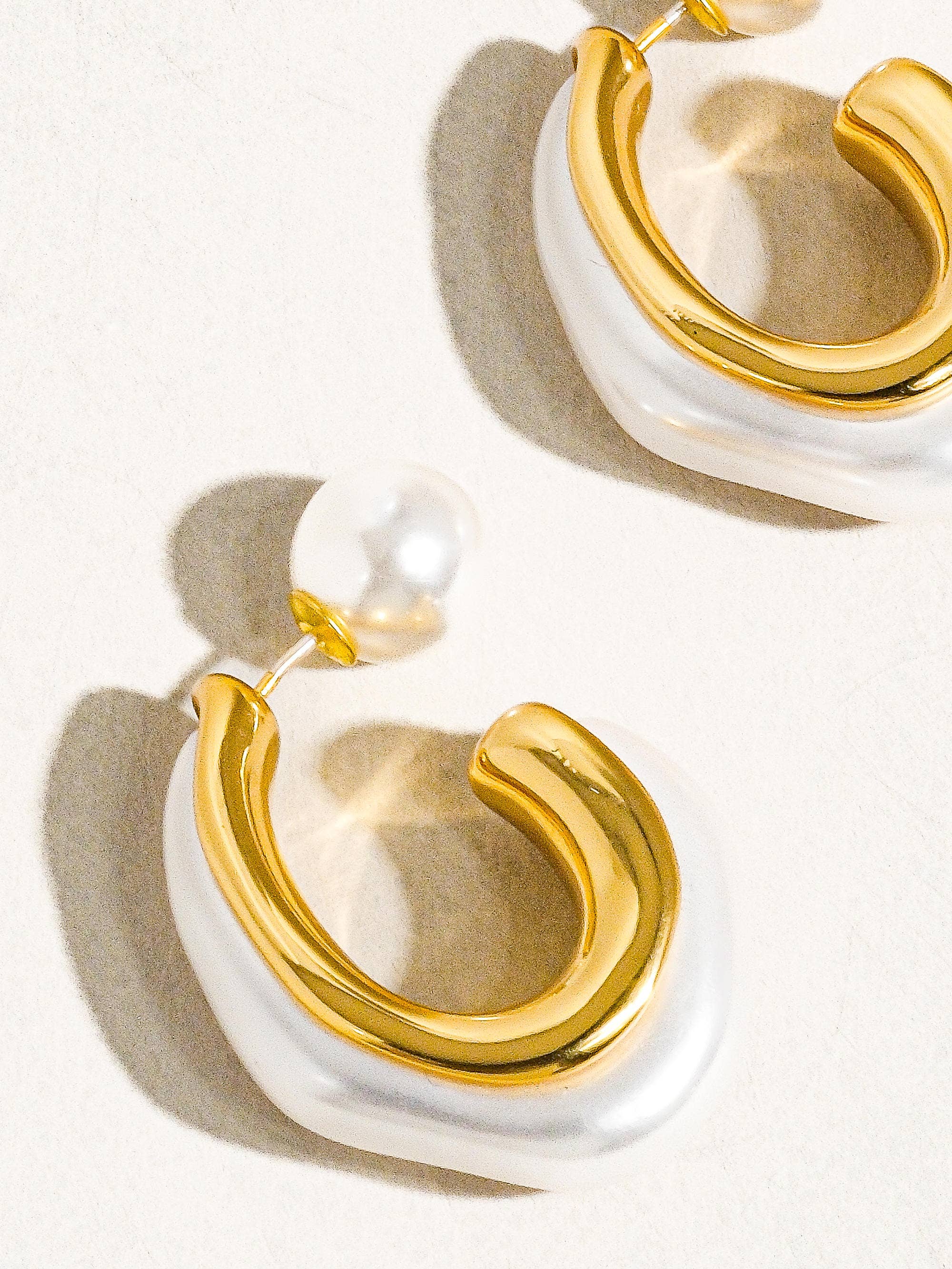 Flânerie by MAIQ - Kinsley 18K Gold Classic Pearl C Hoop Earring
