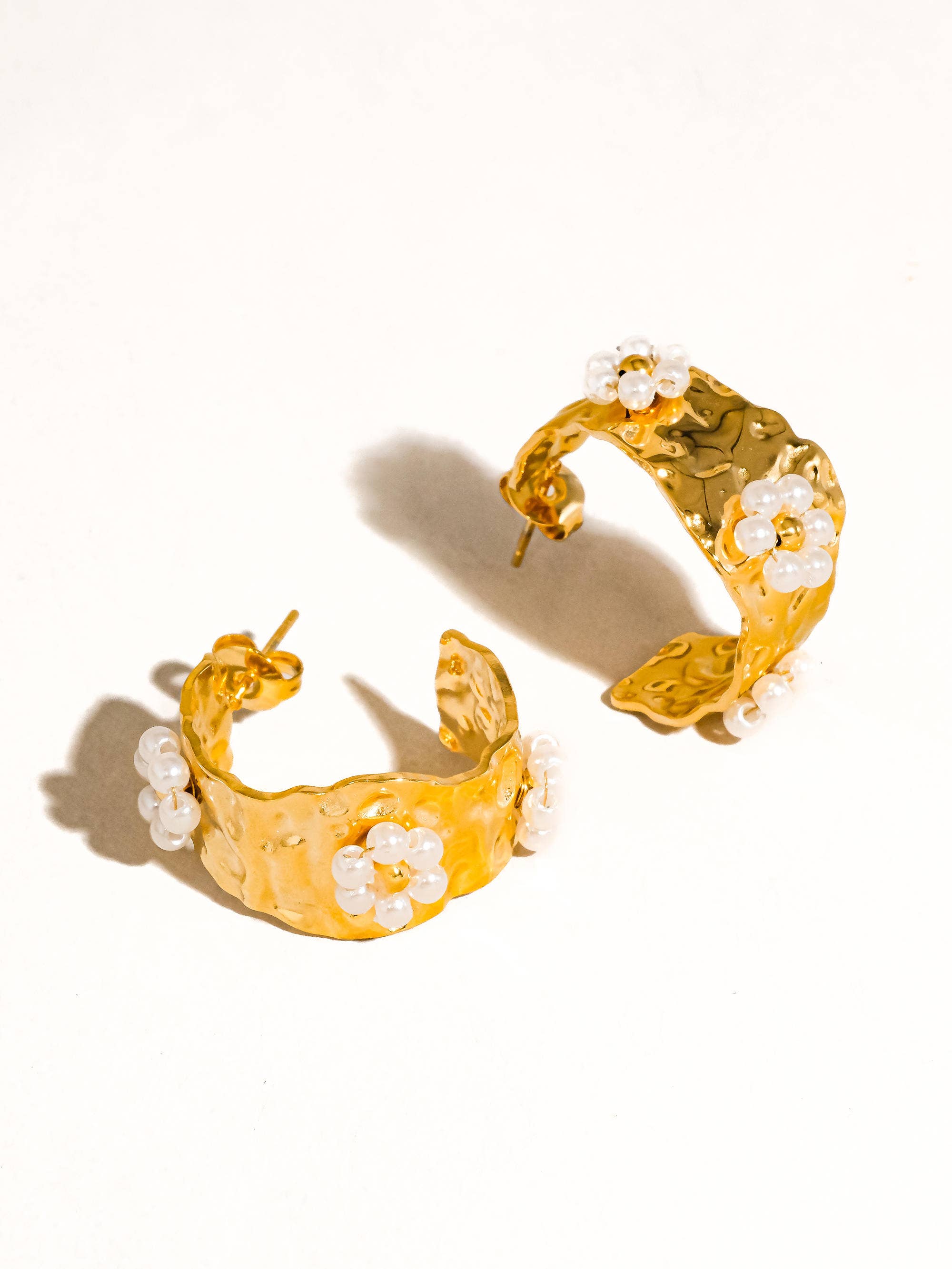 Flânerie by MAIQ - Charme 18K Gold Non-Tarnish Vintage Floral Hoop Earring