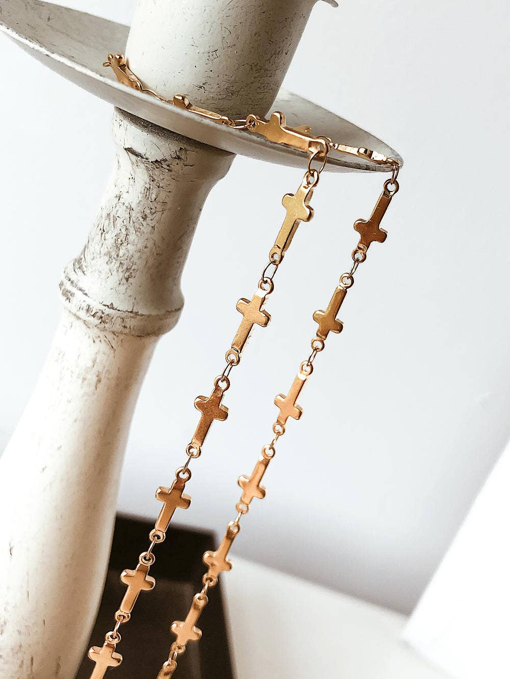 Flânerie by MAIQ - Dilara 18K Gold Non-Tarnish Cross Choker