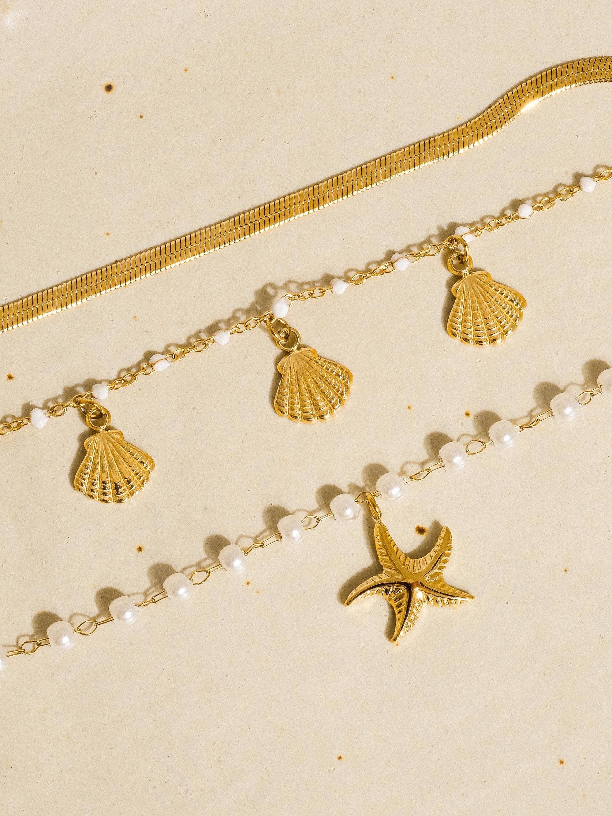 Flânerie by MAIQ -  Cassis 18K Gold Non-Tarnish Shell Pearl Bracelet Set
