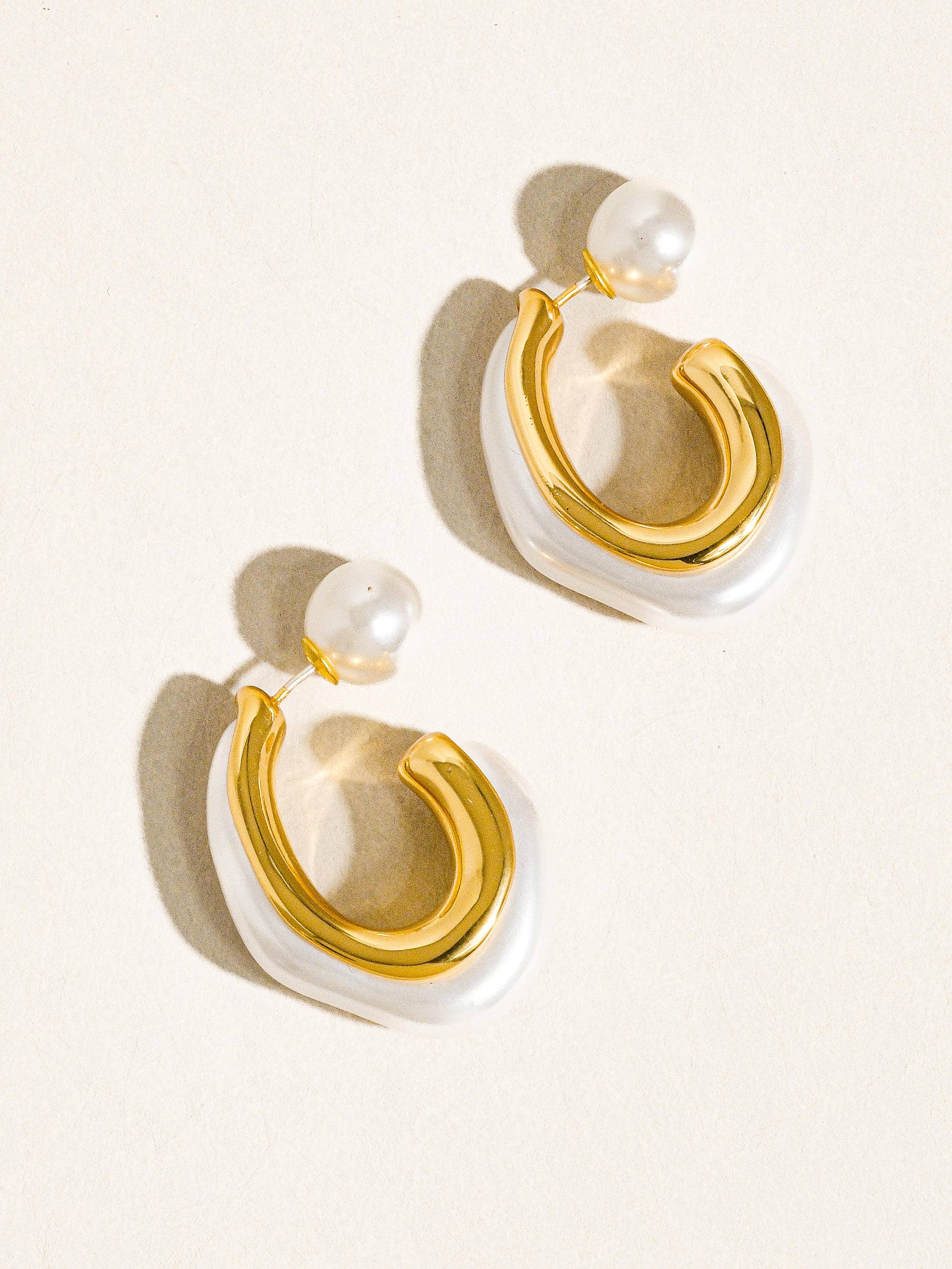 Flânerie by MAIQ - Kinsley 18K Gold Classic Pearl C Hoop Earring