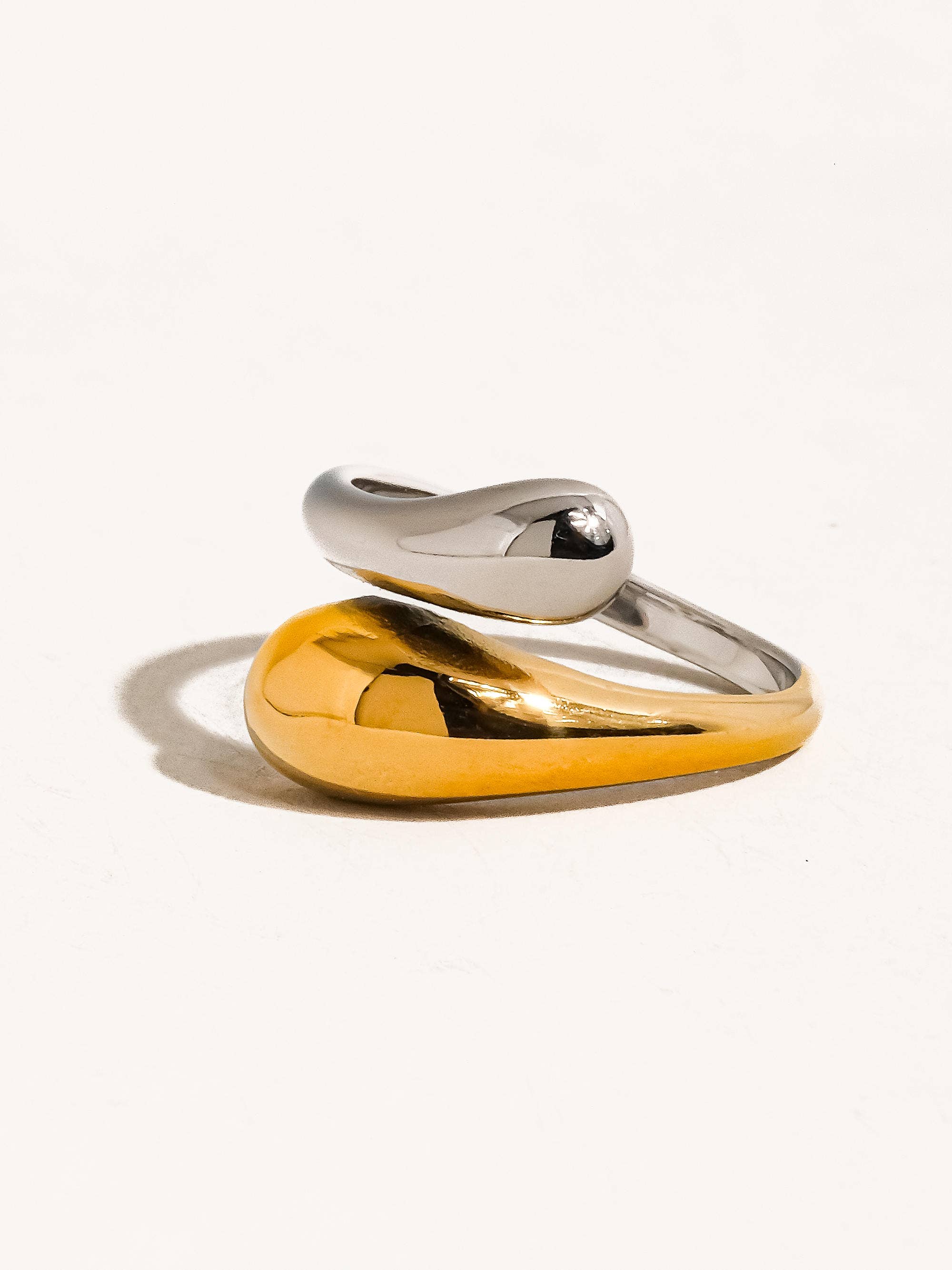 Flânerie by MAIQ - Gabrielle 18K Gold Non-Tarnish Open Twist Ring