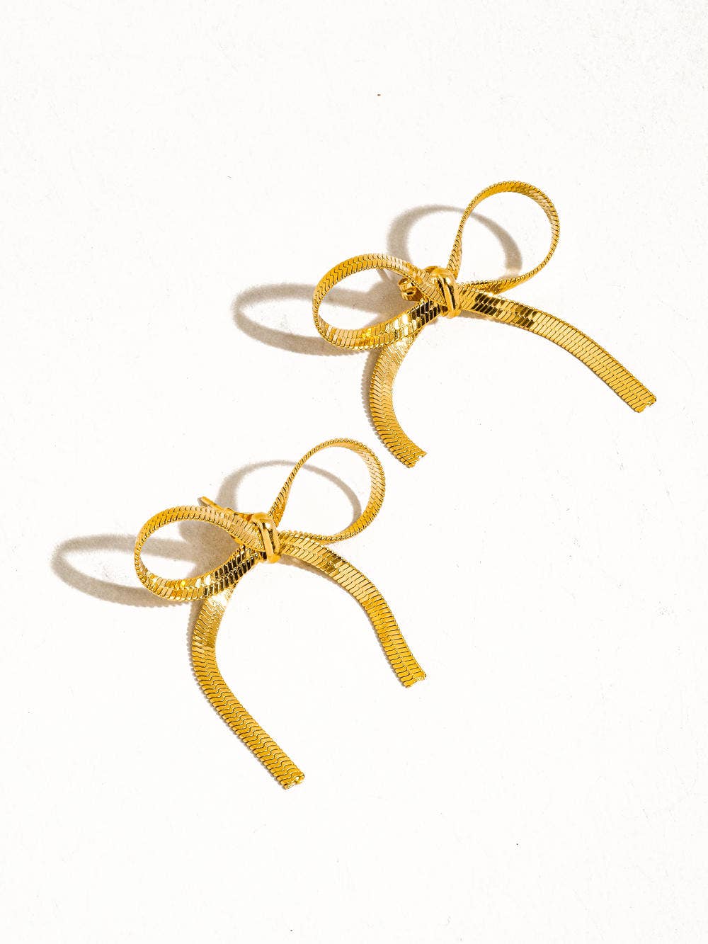Flânerie by MAIQ - Winona 18K Non-Tarnish Flat Bow Chain Studs
