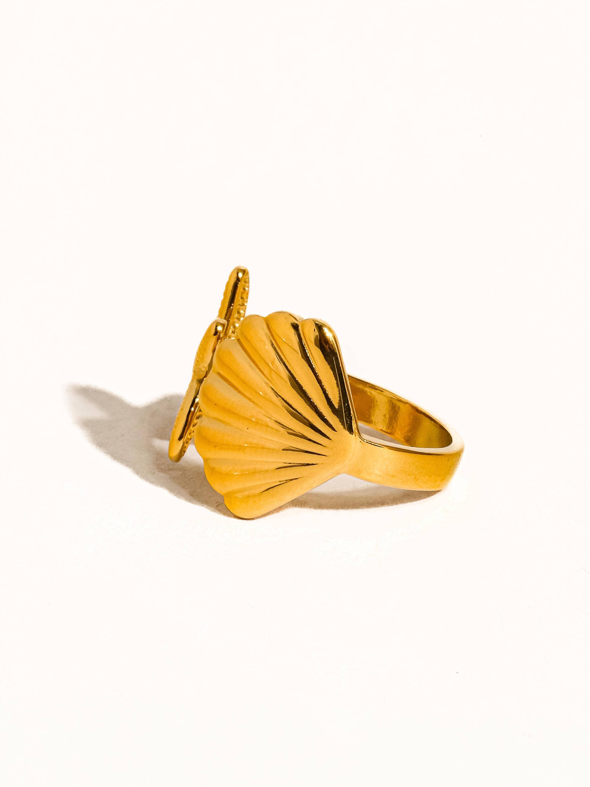 Flânerie by MAIQ - Étoilé 18K Gold Non-Tarnish Star and Shell Ring