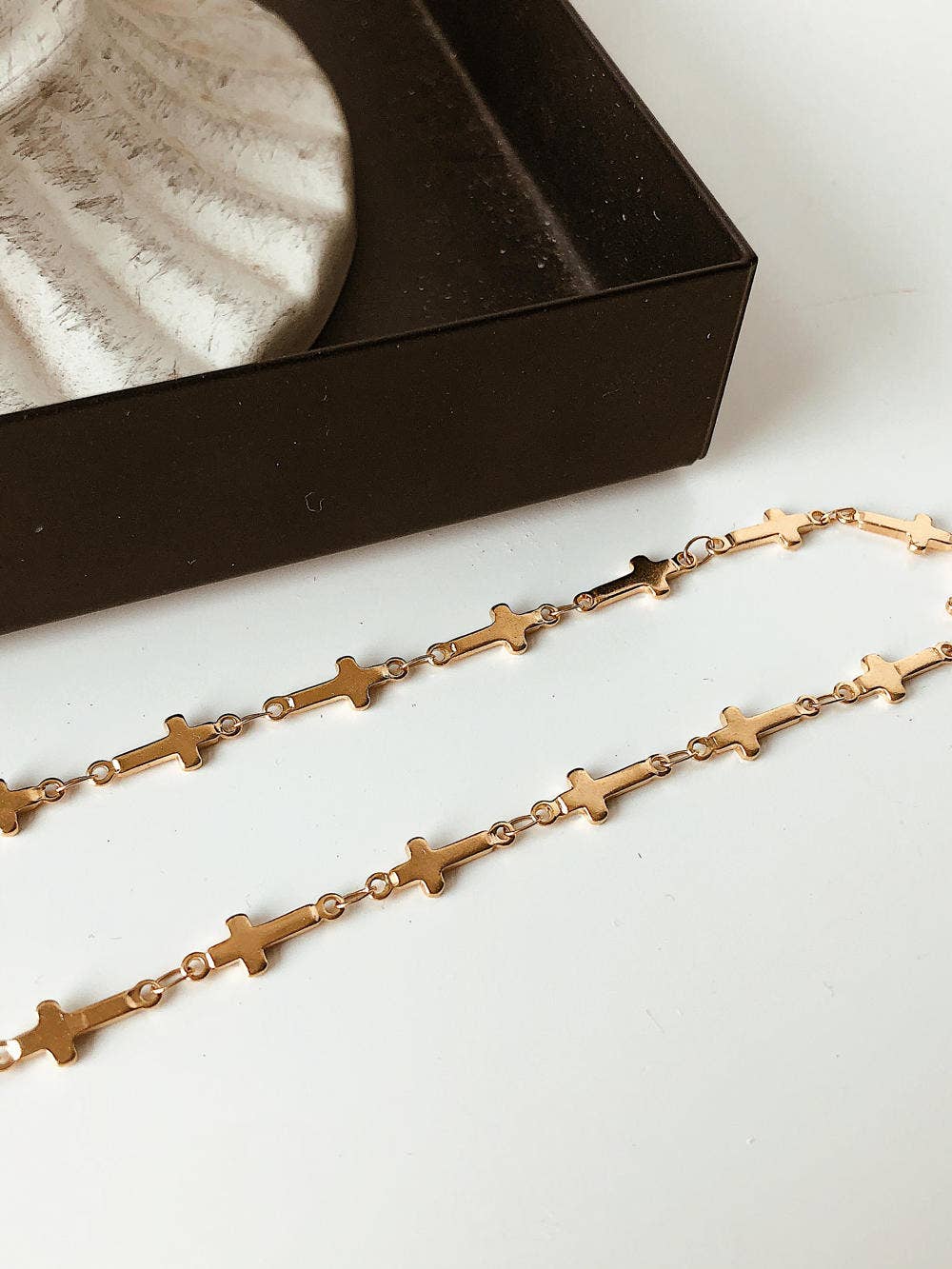 Flânerie by MAIQ - Dilara 18K Gold Non-Tarnish Cross Choker
