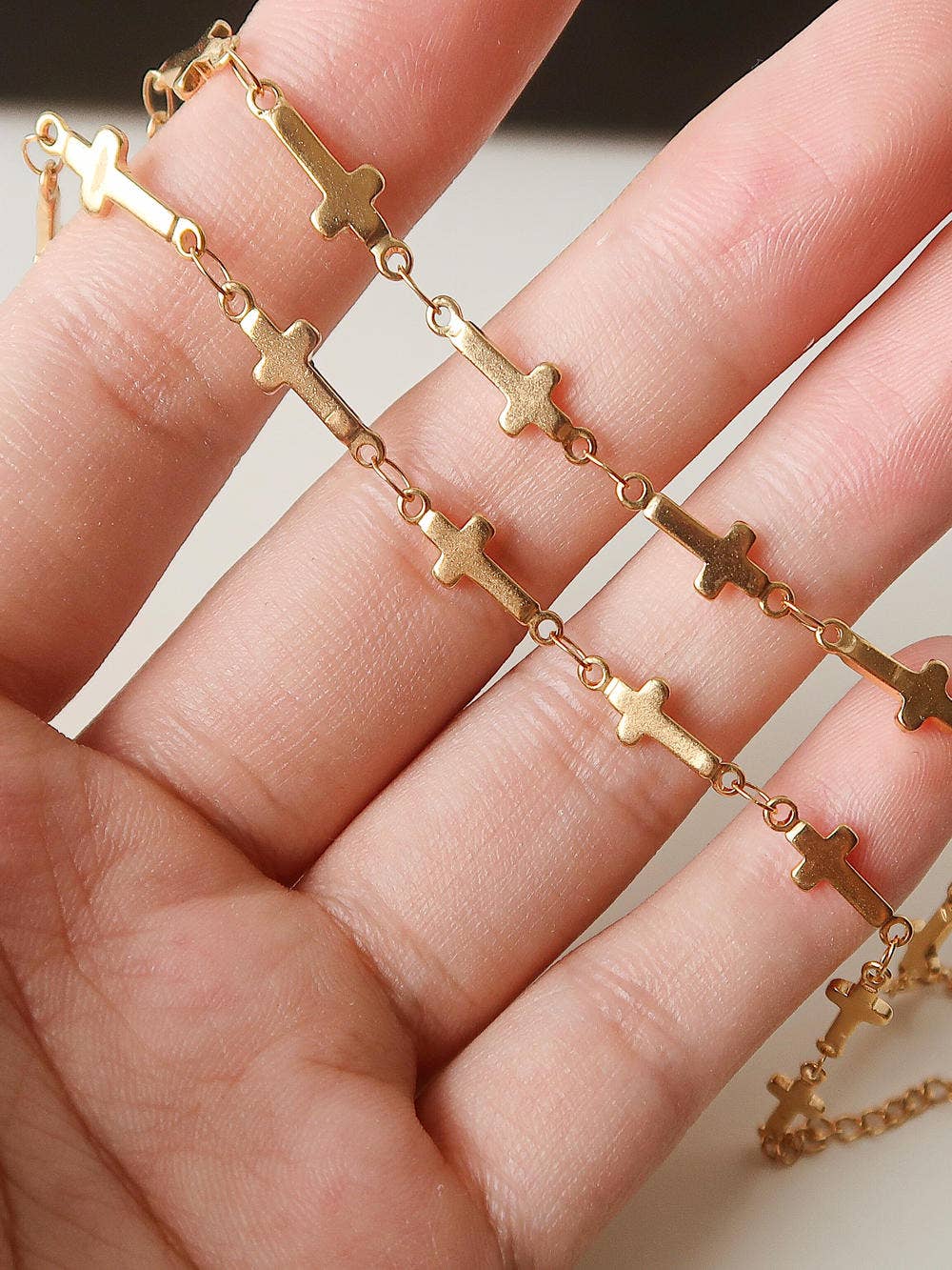 Flânerie by MAIQ - Dilara 18K Gold Non-Tarnish Cross Choker