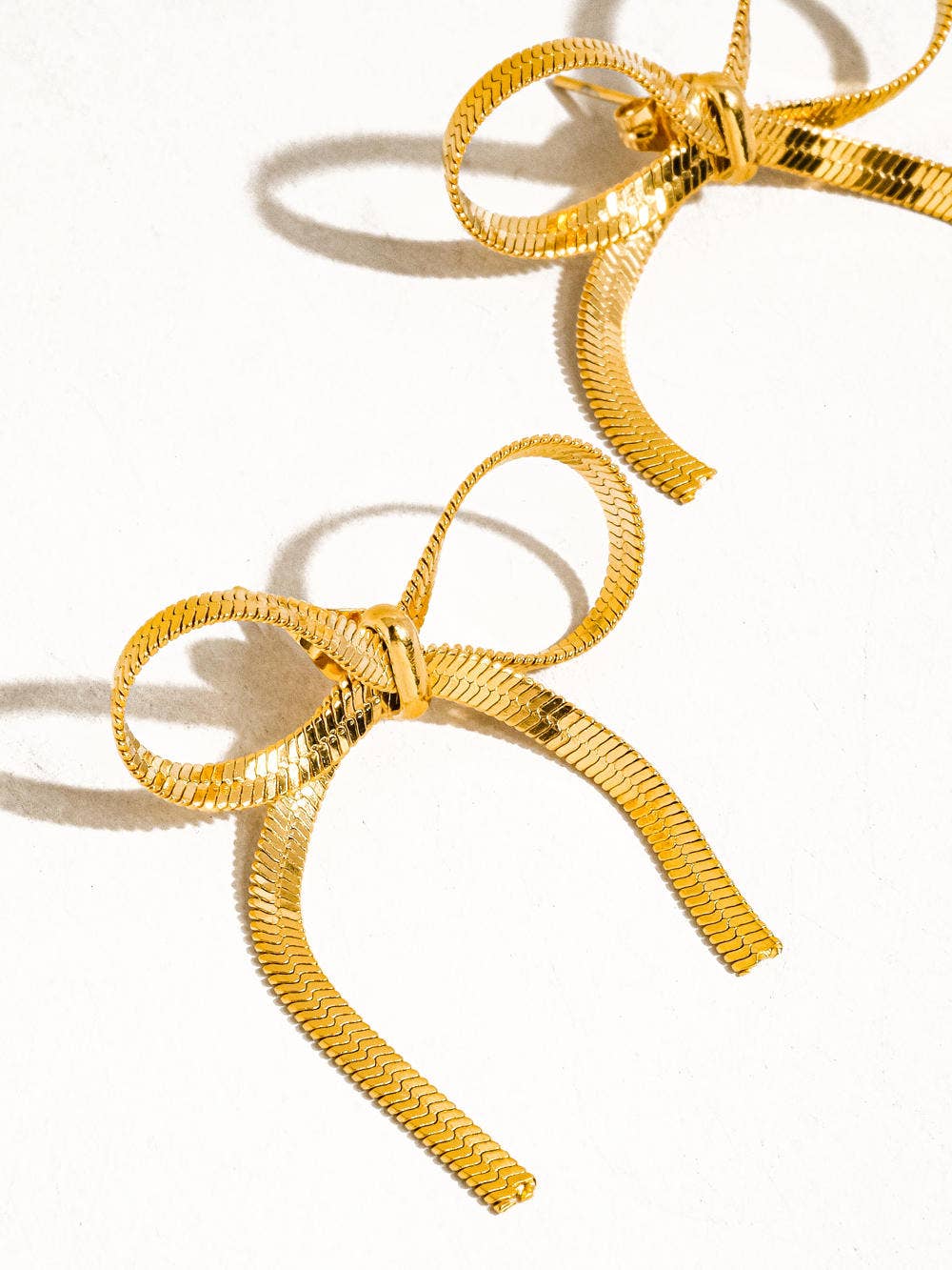 Flânerie by MAIQ - Winona 18K Non-Tarnish Flat Bow Chain Studs